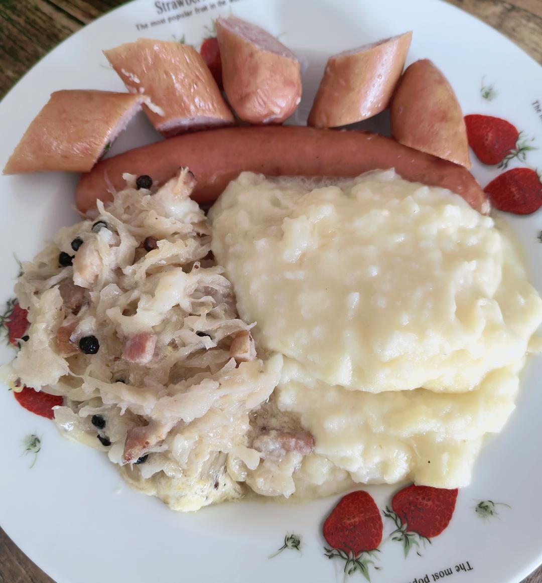 欧洲腹地·甄选德式香肠配培根酸菜