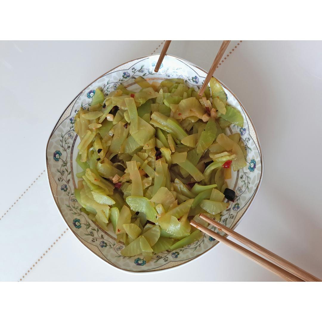 清炒莴笋