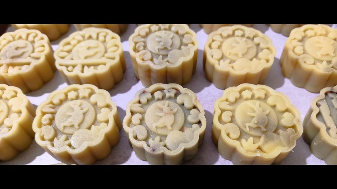 广式豆沙蛋黄月饼（步骤超详细，新手适用）