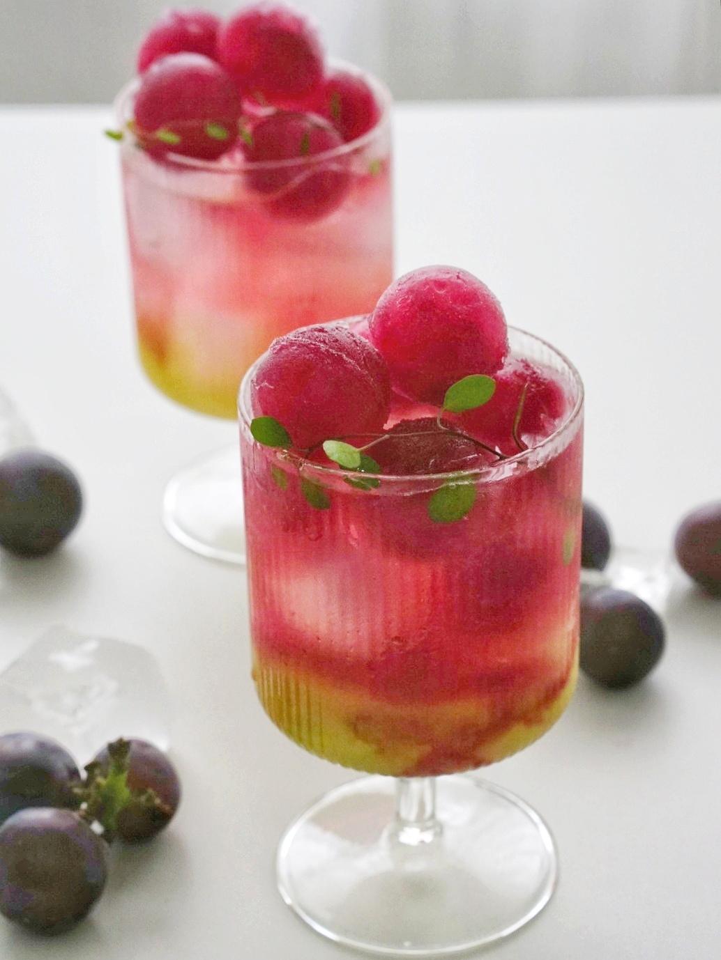 多肉葡萄气泡水的做法