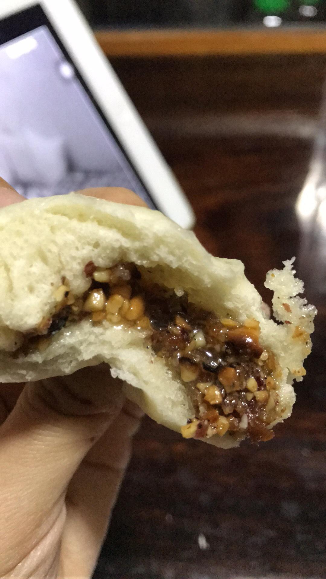 粉丝包和花生糖包