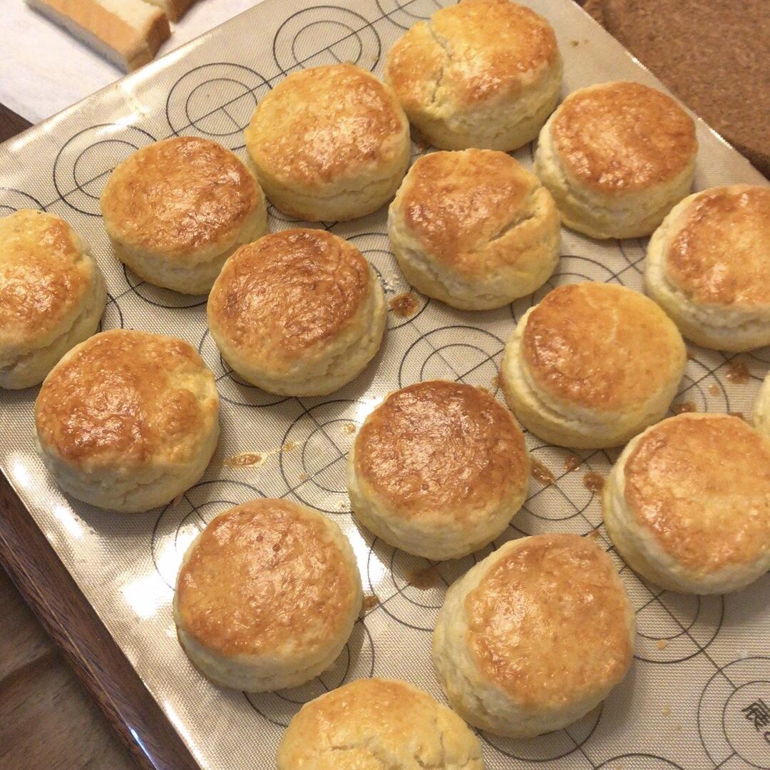 【视频】3分钟 奶油司康Scone(可能是世界上最快手的司康) 消耗淡奶油～