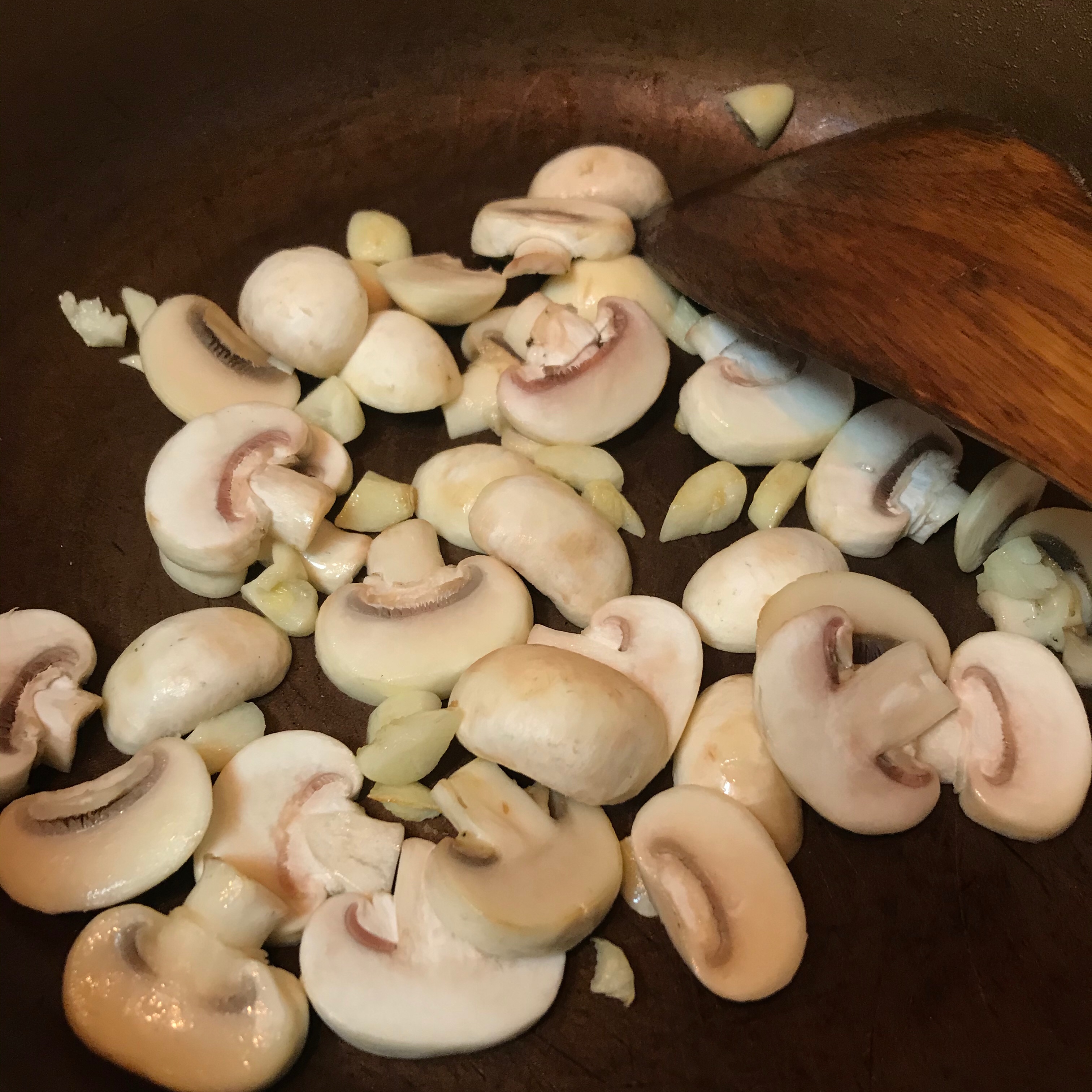教你做最好吃的芦笋炒蘑菇 新手速get！的做法 步骤3