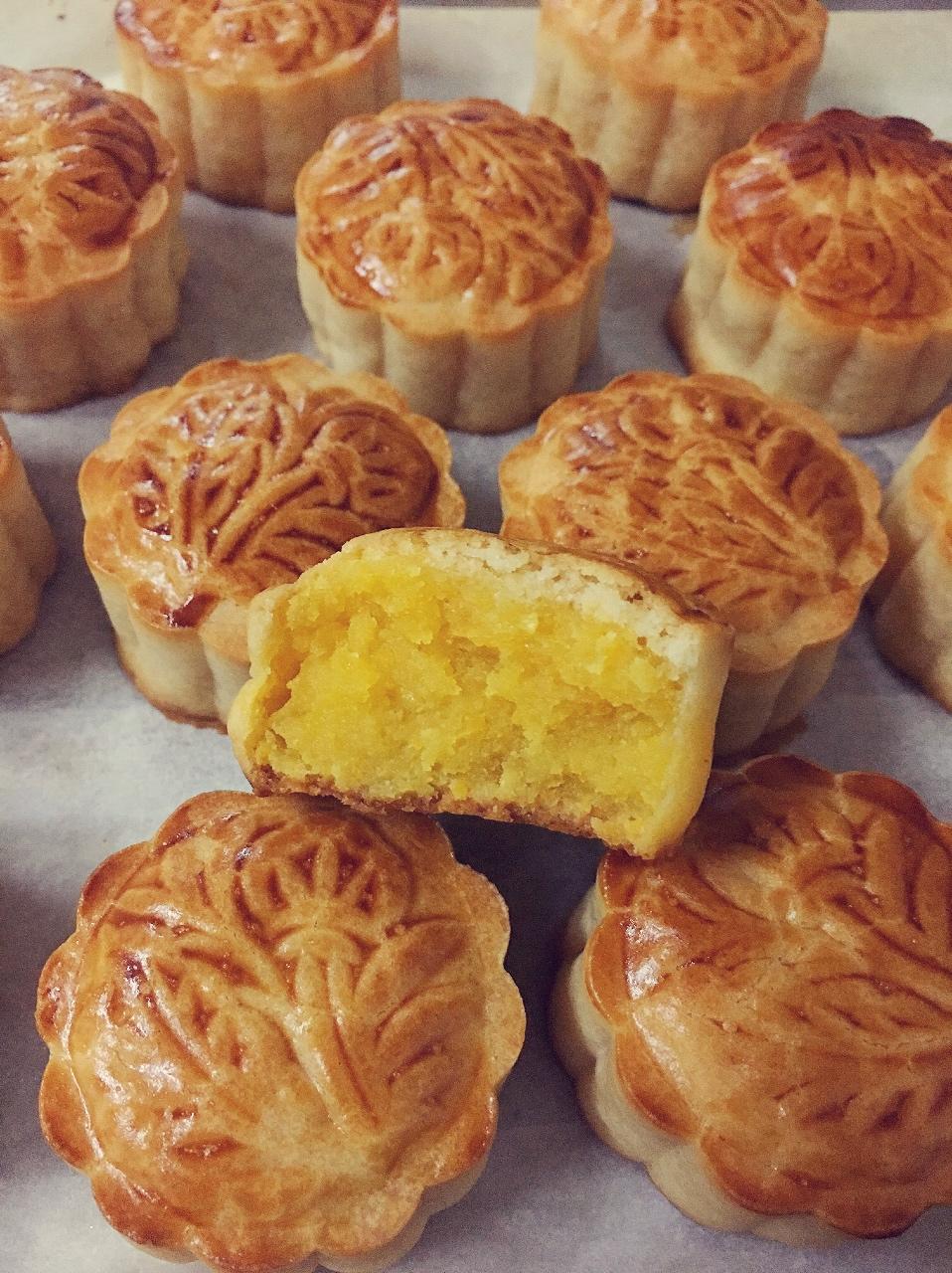 金沙奶黄月饼