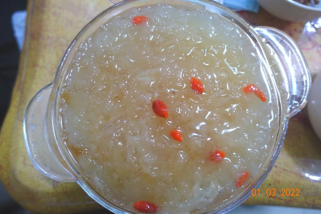 快速出胶~银耳红枣汤