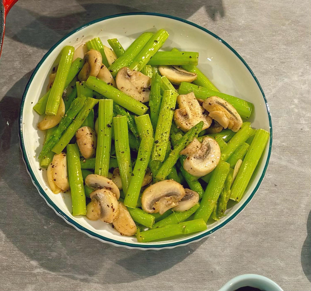 教你做最好吃的芦笋炒蘑菇 新手速get！