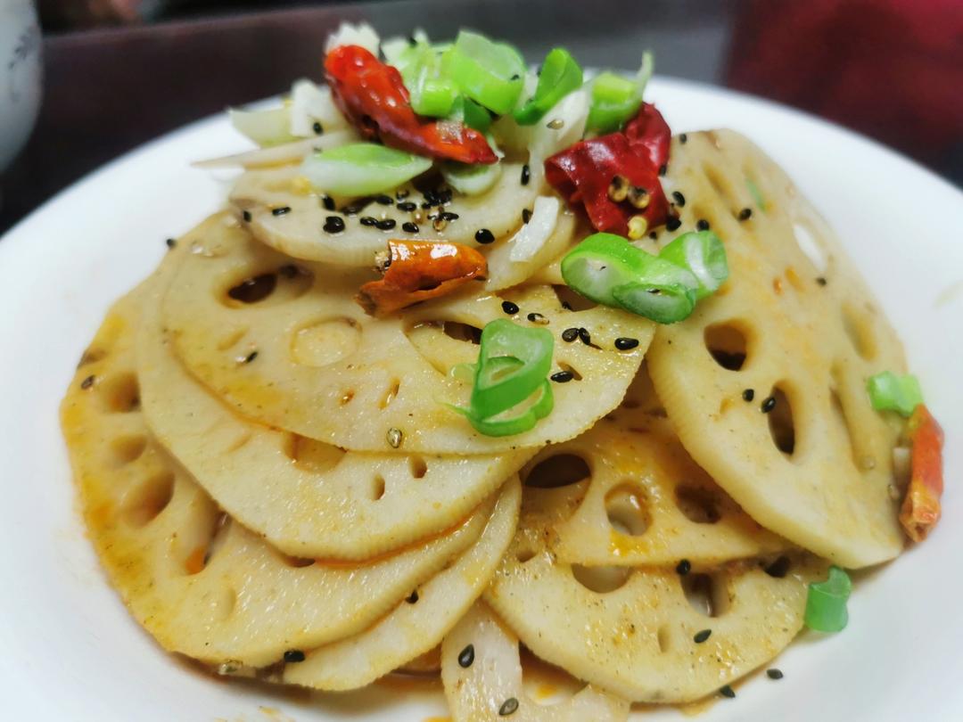 【凉拌藕片】休闲娱乐，家庭必备，好吃得停不下来。