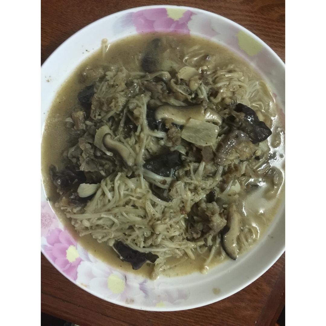 爆炒金针菇羊肉卷