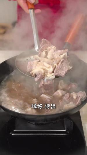 鱼露牛腩煲的做法 步骤6