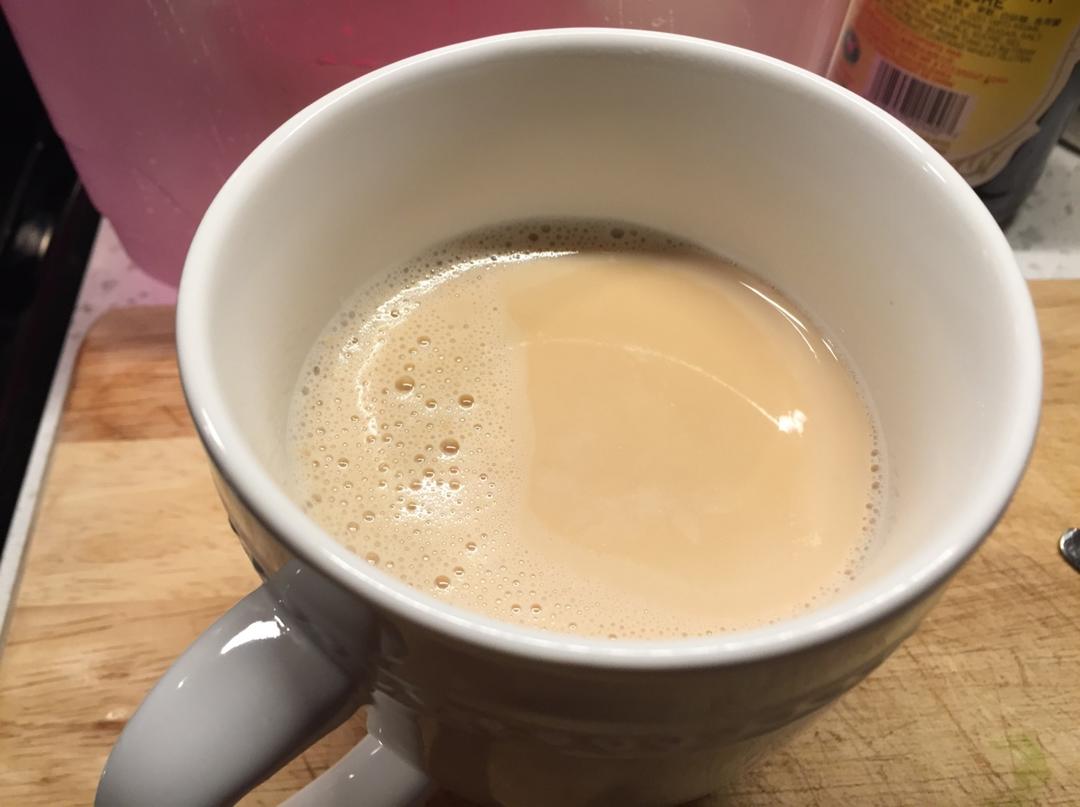 浓浓的锅煮奶茶