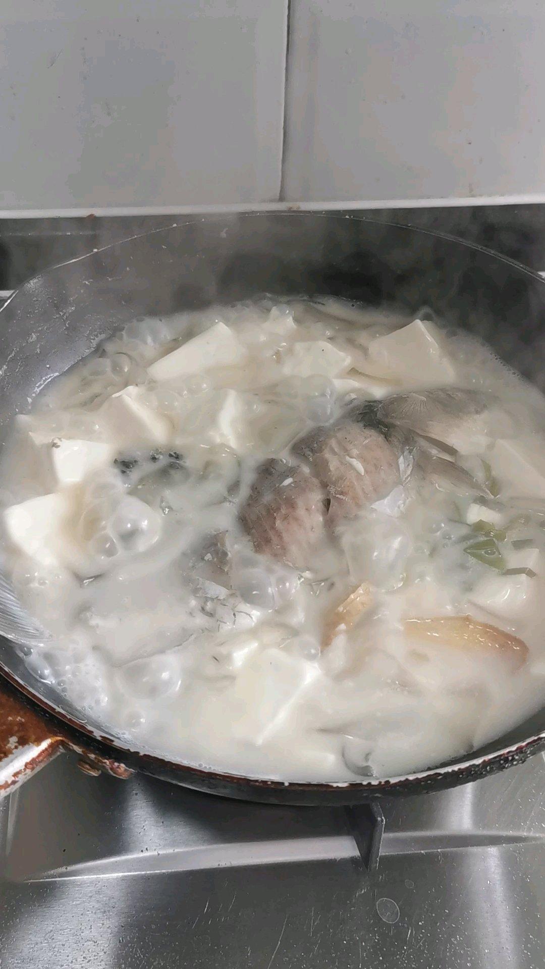 鲫鱼豆腐汤