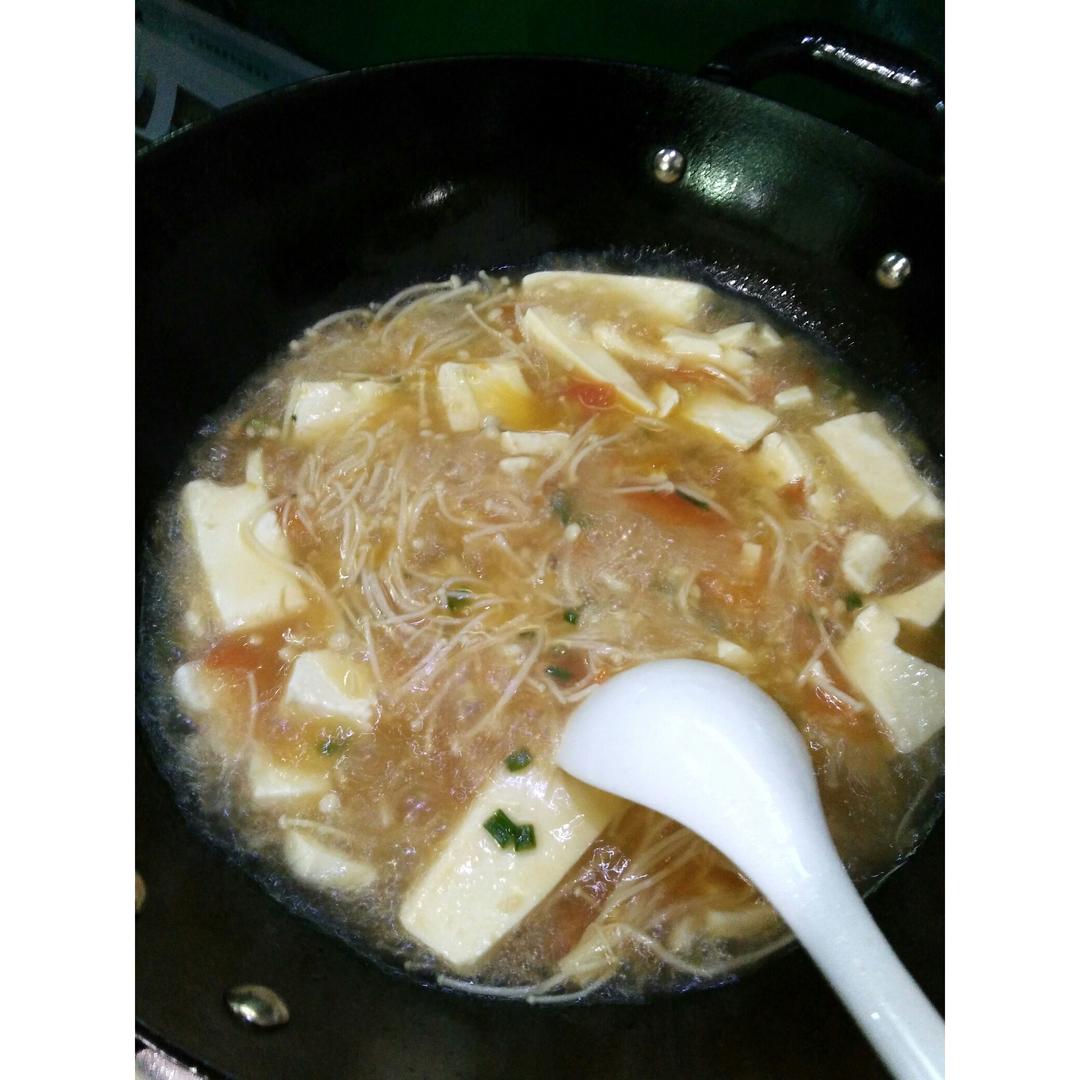 番茄金针菇豆腐汤