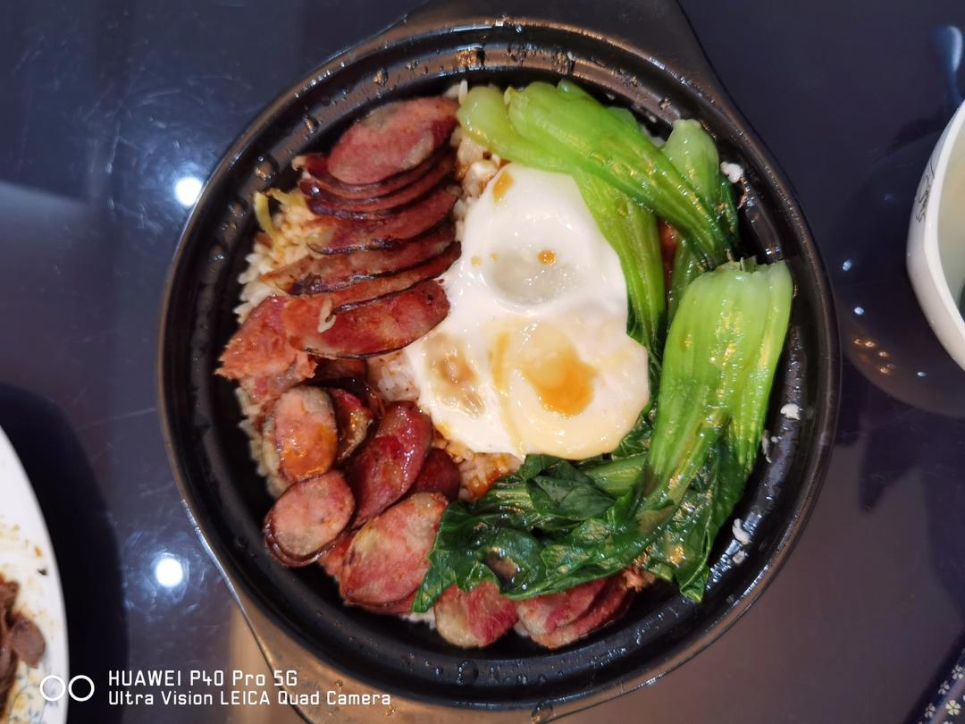 广式腊味煲仔饭