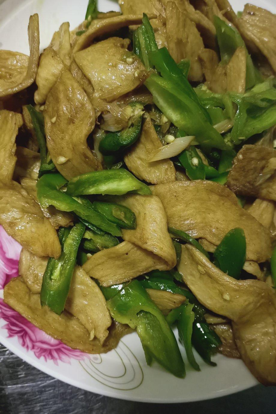 你迪姐做的河北菜:尖椒炒人造肉