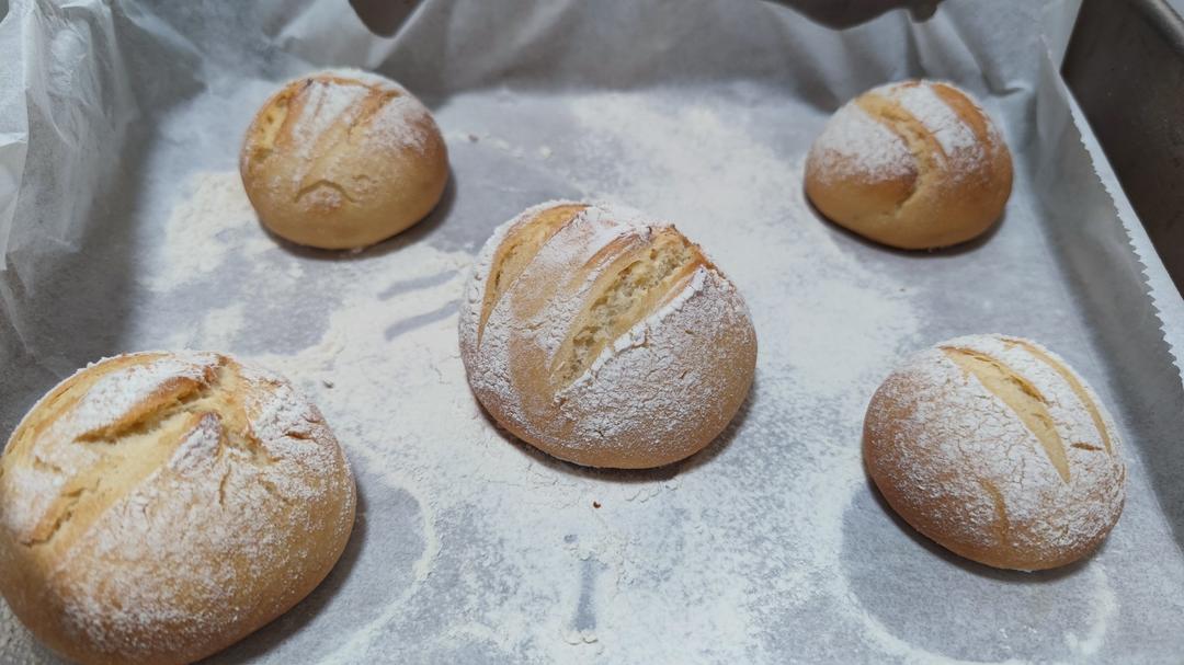 一次发酵，松软拉丝的牛奶小餐包