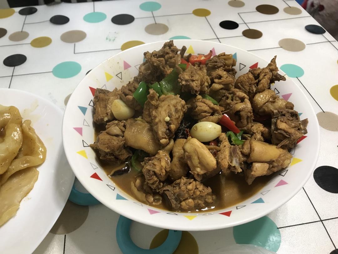地锅鸡，教你贴饼子好吃的小技巧~
