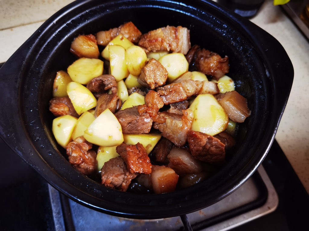 砂锅红烧肉炖土豆的做法 步骤7