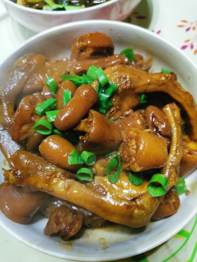 满满胶原蛋白的鹅掌炖猪尾