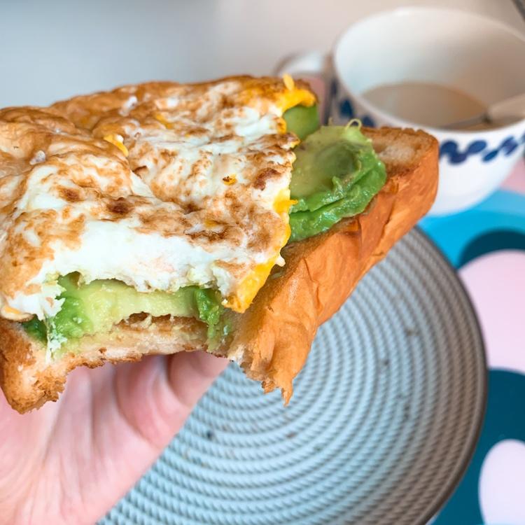 轻食系列：牛油果鸡蛋吐司
