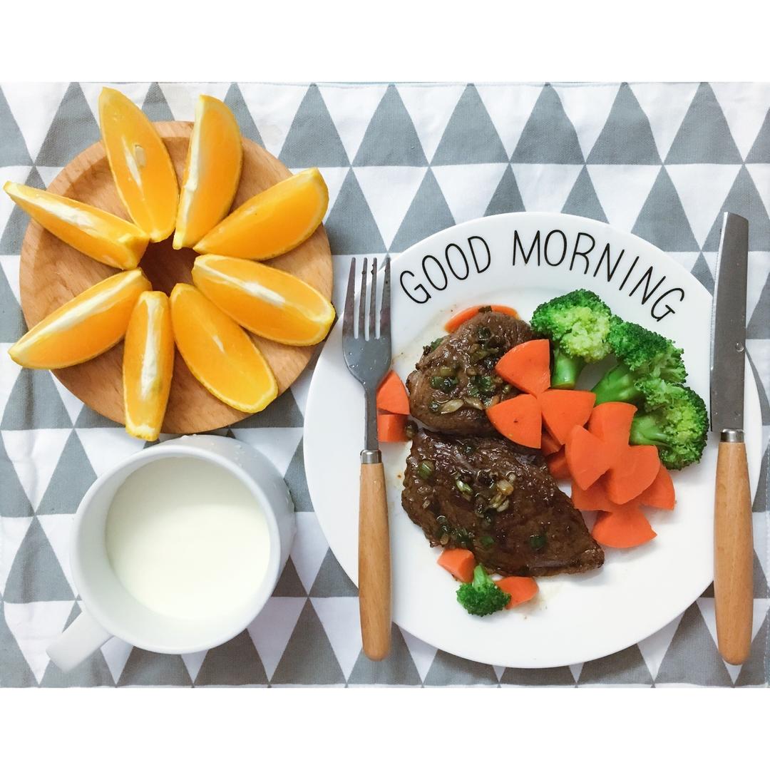 香草煎牛排（佐欧包沙拉）