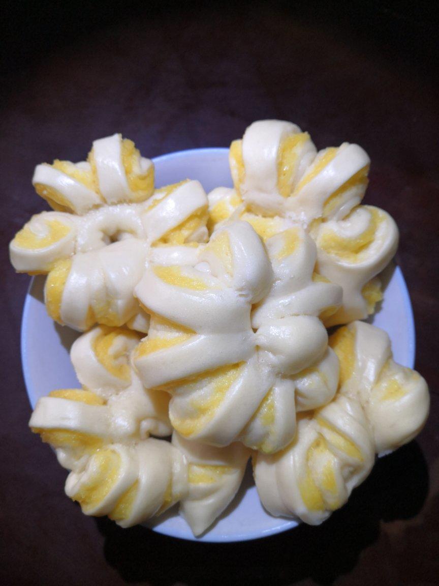 奶黄馅小花卷/超详细的过程图解