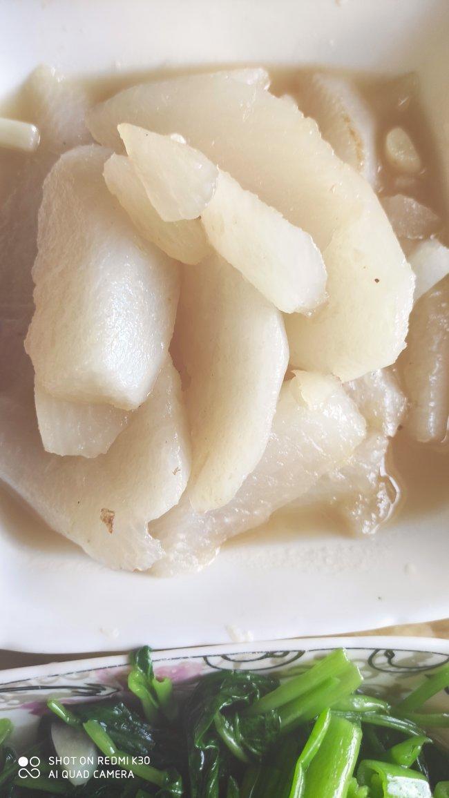 就像有句话所说：成年人的世界里，从来就没有“容易”二字。很多时候，你只能单枪匹马，直面生活的兵荒马乱。