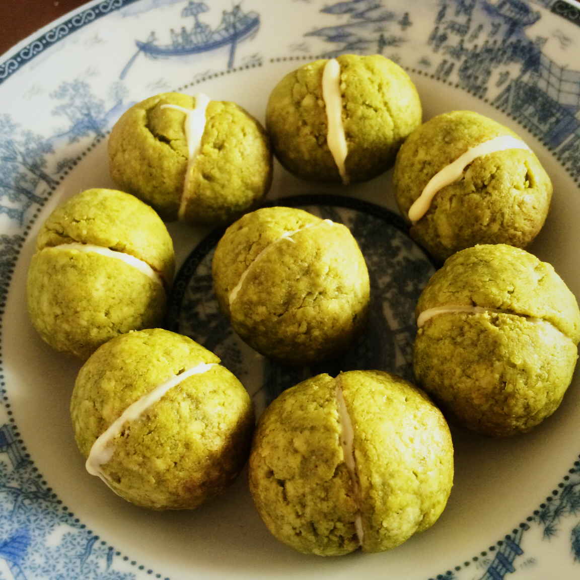 贵妇人之吻-抹茶白巧克力夹心球球饼干