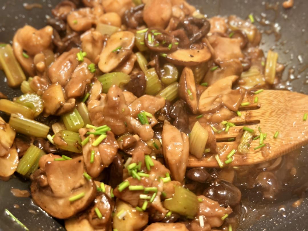 爽滑鲜嫩 下饭好吃 双菇滑鸡