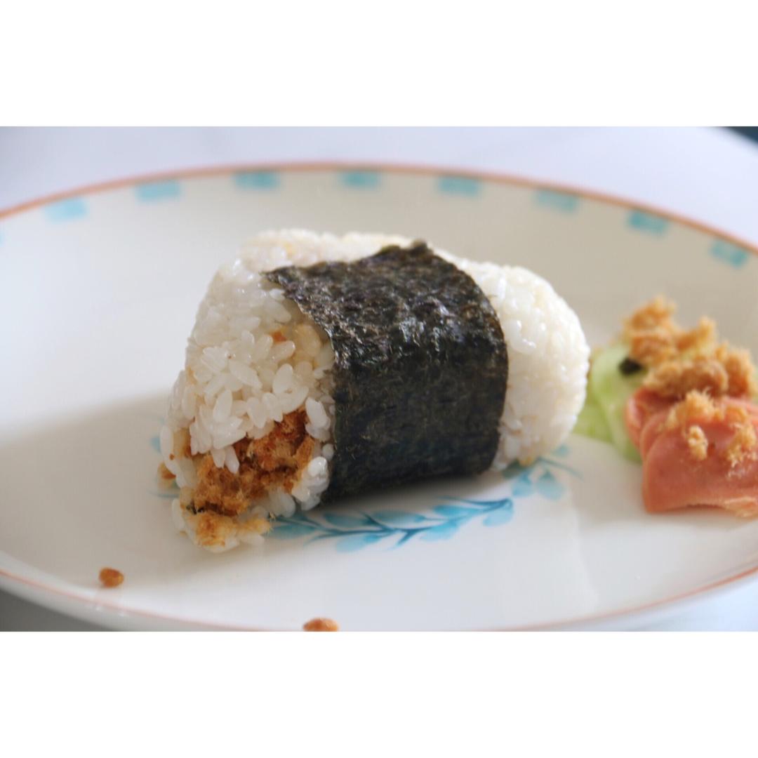 肉松饭团