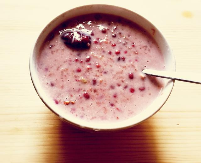 红豆薏仁牛奶营养粥的做法