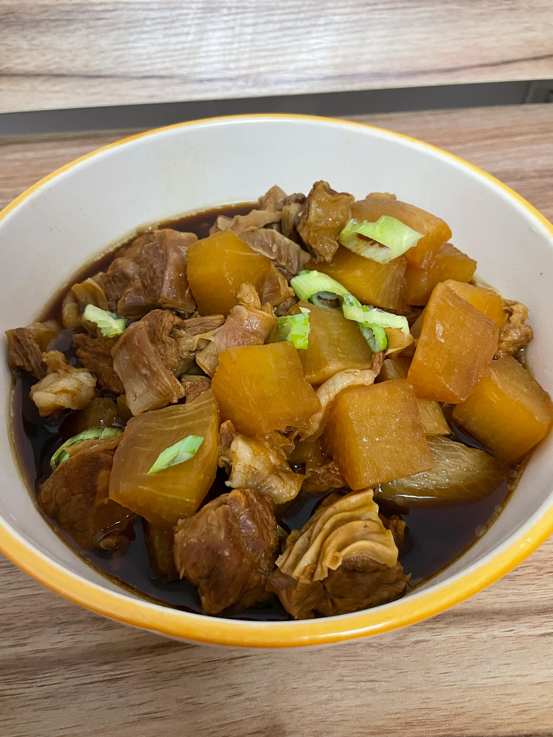 入口即化的广式萝卜牛腩煲