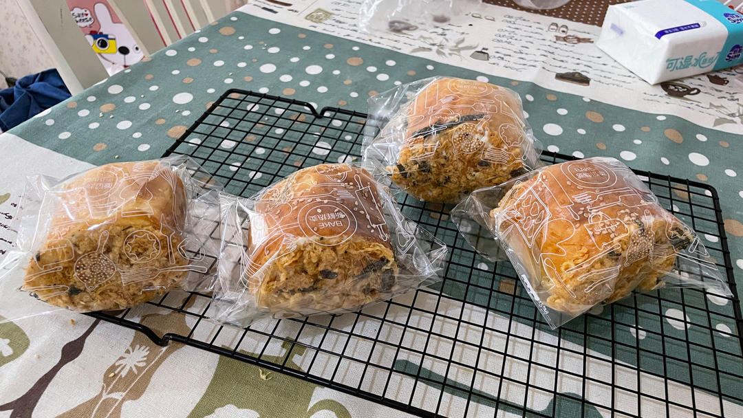 早餐香葱肉松面包卷