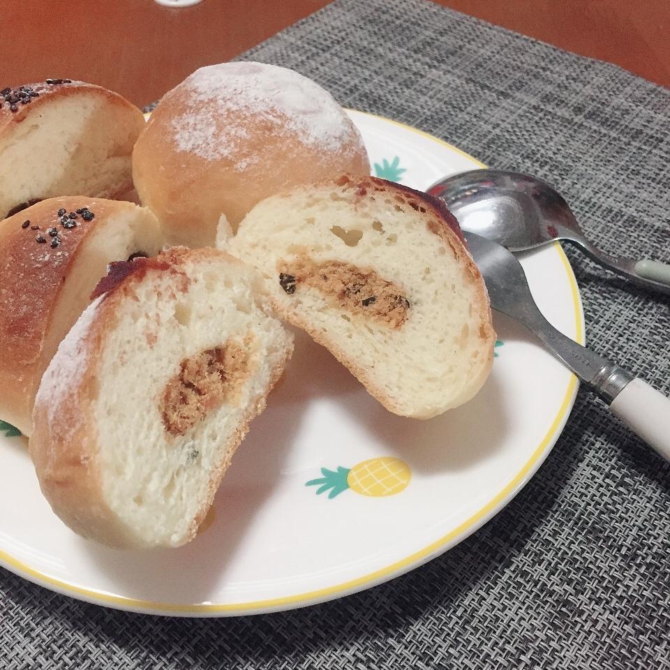 如棉花般松软的海苔肉松面包