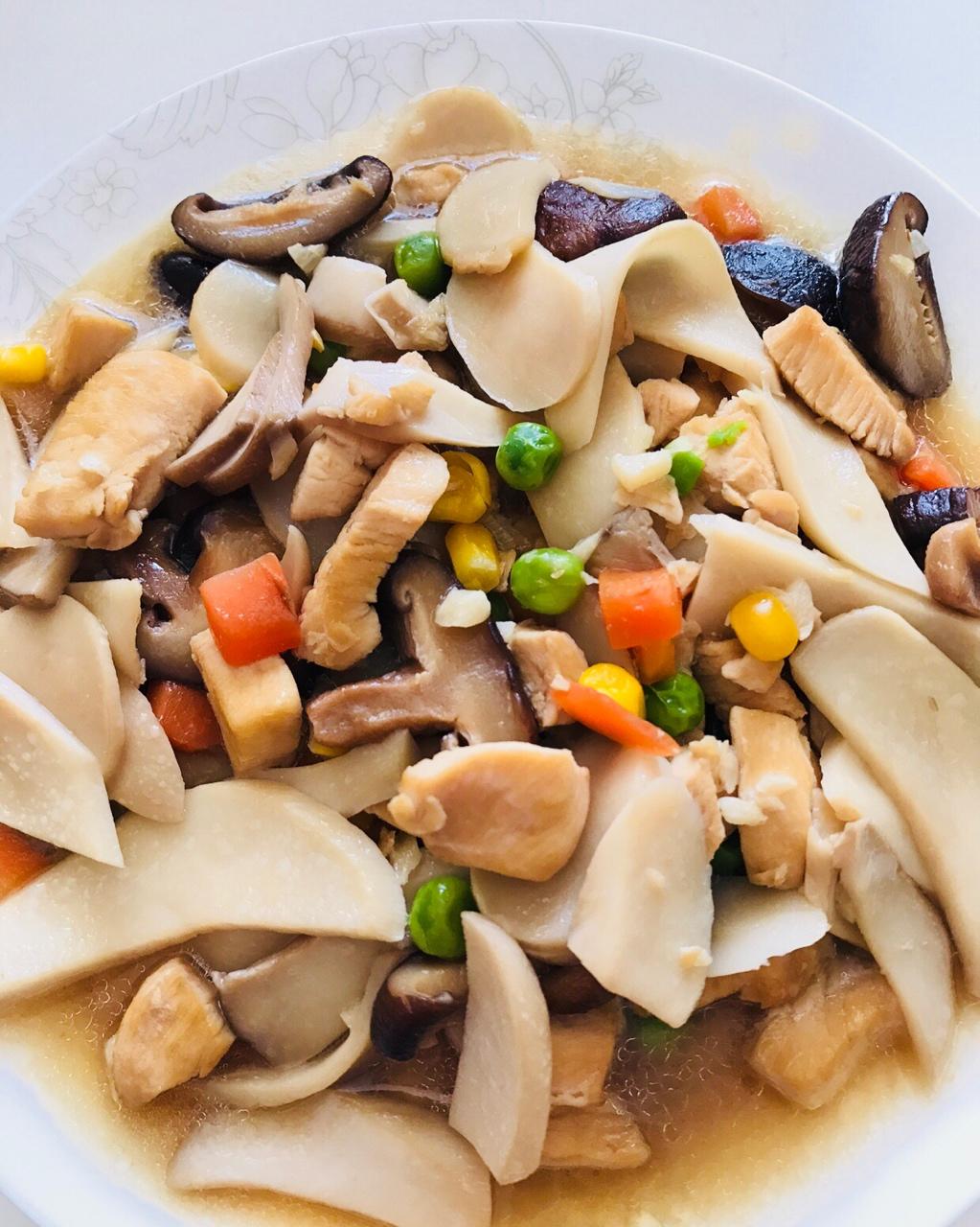 小玉橘子做的香菇鸡片