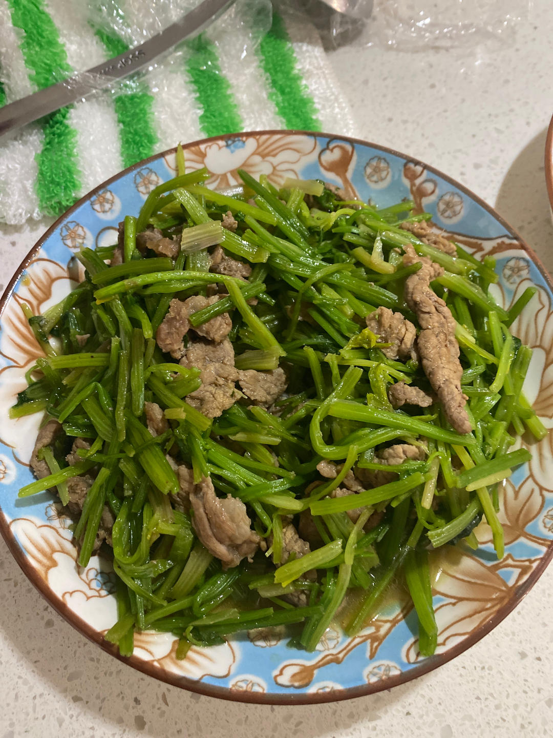 芹菜炒牛肉