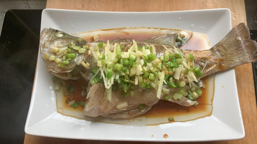 清蒸鲈鱼，三步搞定！