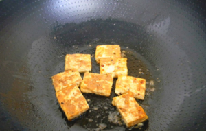 （leborn乐孕）孕妇食谱——茄汁鹌鹑蛋煎豆腐的做法 步骤4