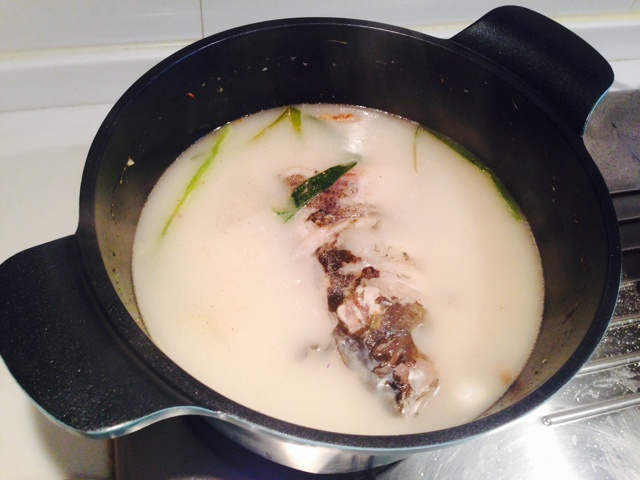 鱼头豆腐菌菇煲