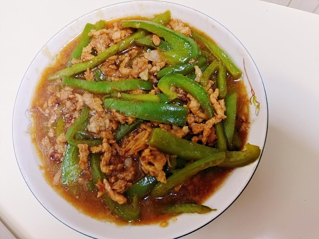 青椒肉丝，这样炒太好吃了。