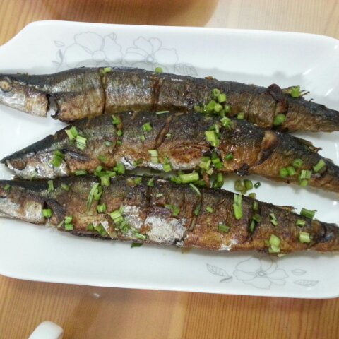 煎秋刀鱼