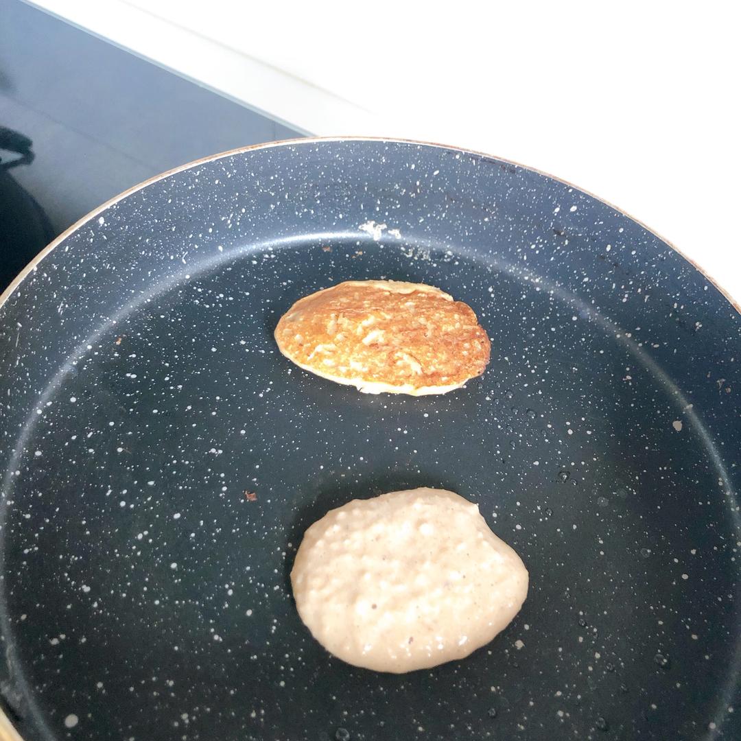 宝宝辅食添加之苹果香蕉小软饼