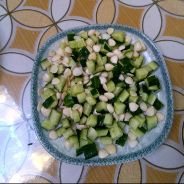 黄瓜拌杏仁