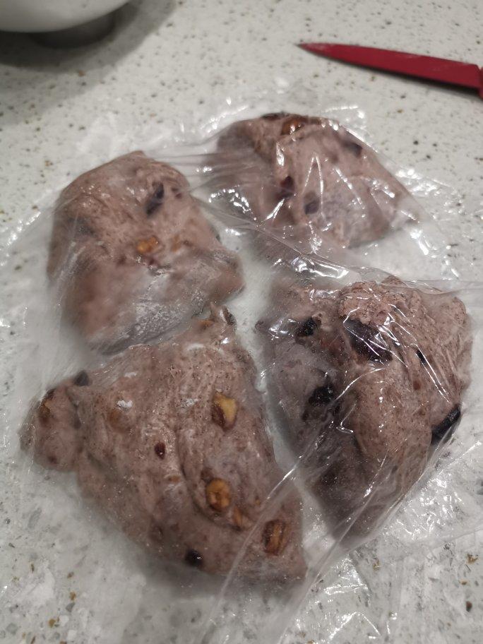 全麦蔓越莓核桃软欧包