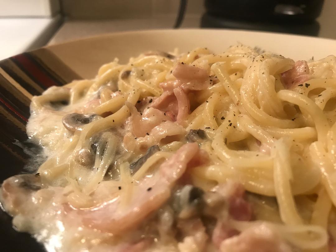 白蘑菇奶油培根意面