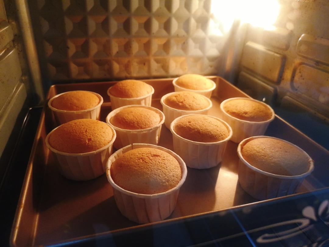 不回缩不开裂戚风纸杯蛋糕