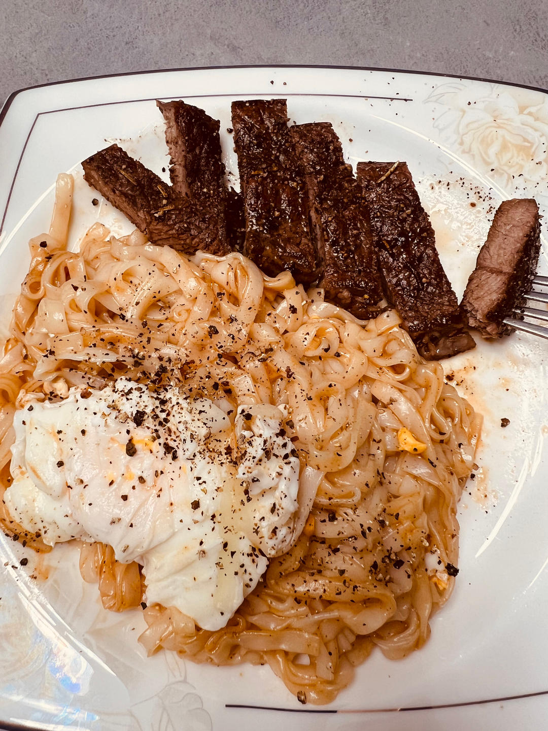 柔嫩多汁，烤箱烤出来的嫩烤牛排