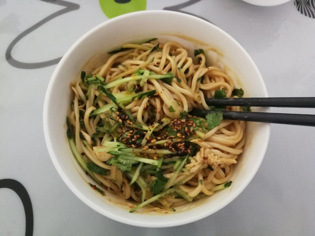 麻酱鸡丝凉面