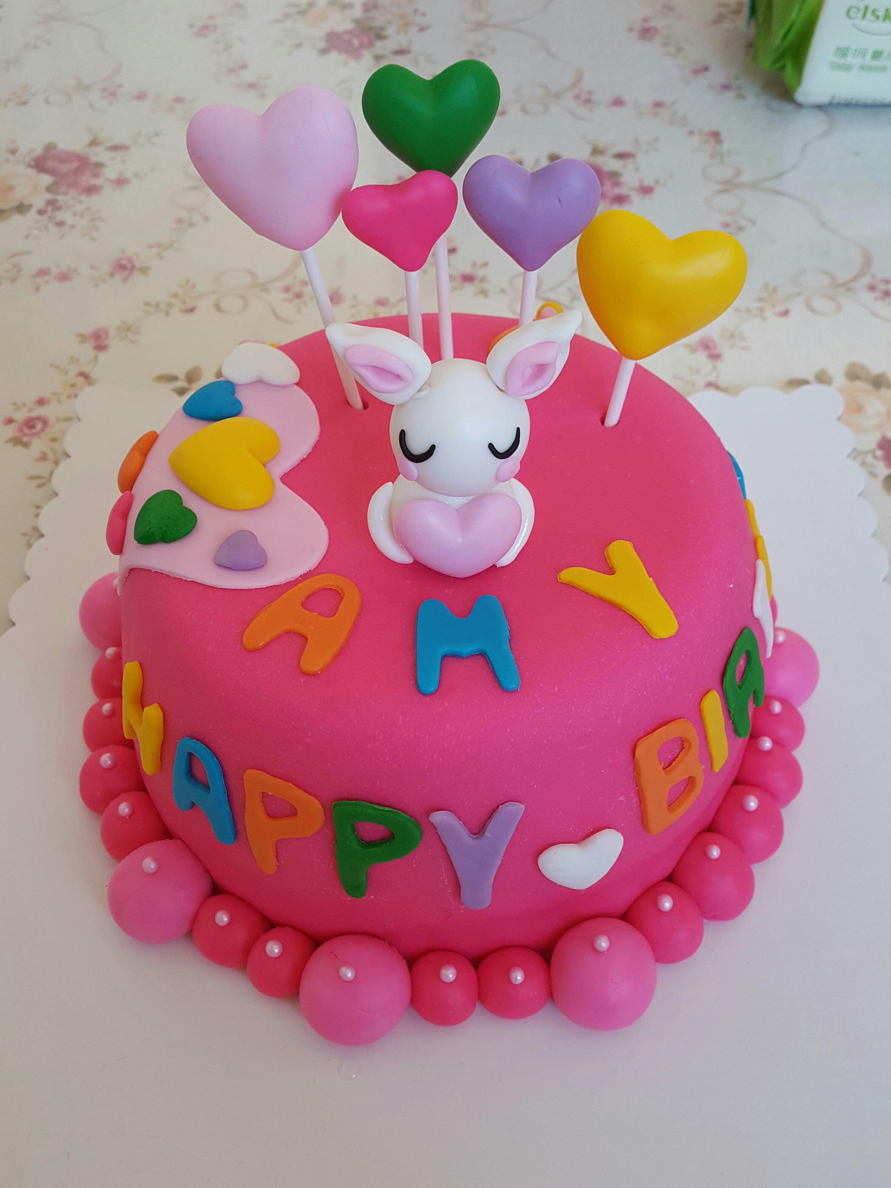 可爱兔兔翻糖蛋糕的做法