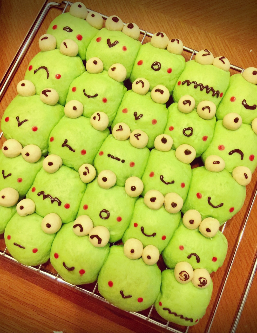 青蛙挤挤小面包