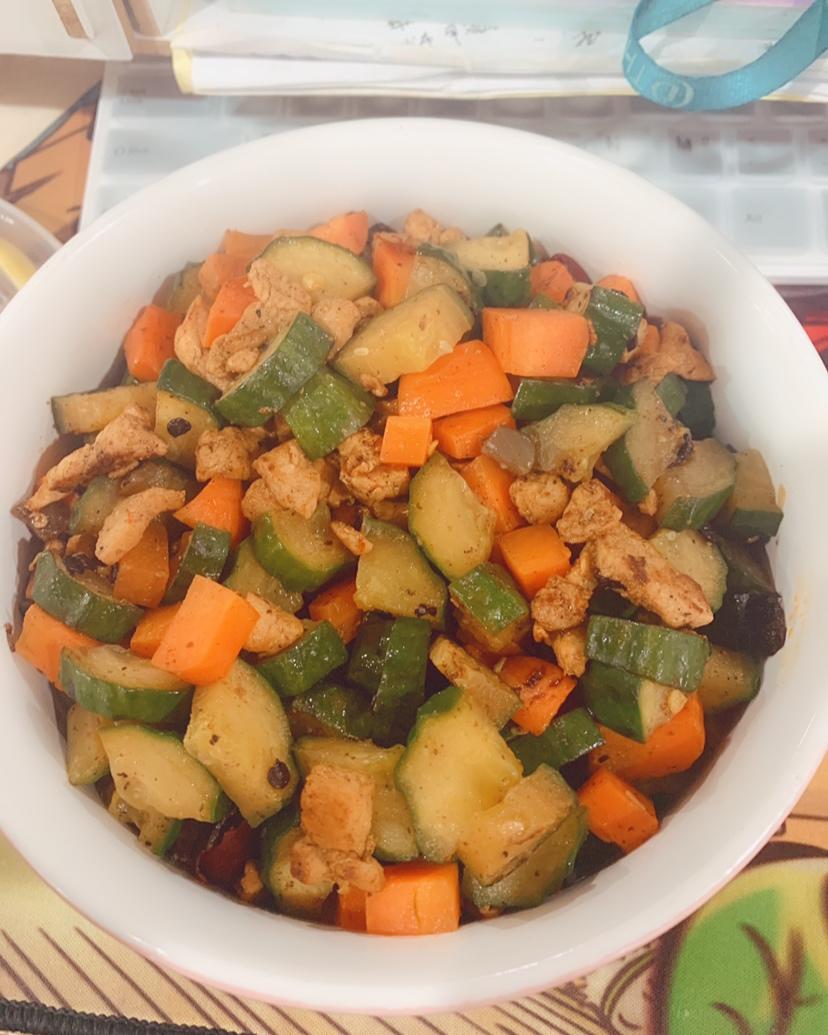 胡萝卜黄瓜鸡胸肉